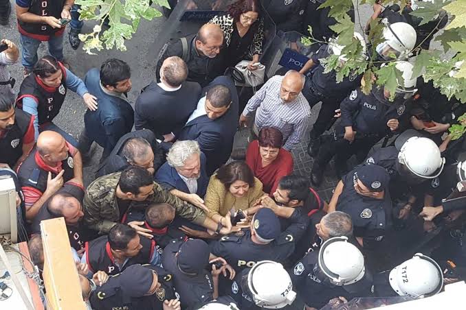 Erdoğan polisi Ankara’da HDP üyelerine saldırdı