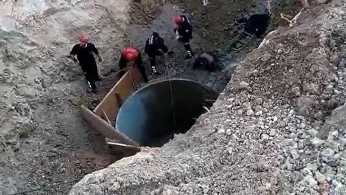 Kuyu çökmesi sonucu 2 kişi toprak altında kaldı